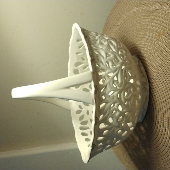 Ceramic Lacey Basket ND Exclusive Design. - Picture 3 of 4